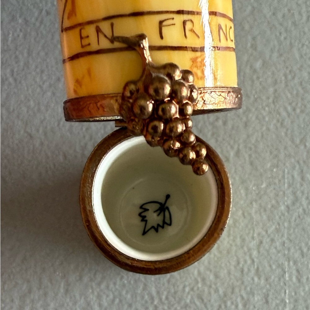 Limoges France Peint A La Main (Hand-painted) Wine Cork Porcelain Box w/Hinge - Picture 7 of 9